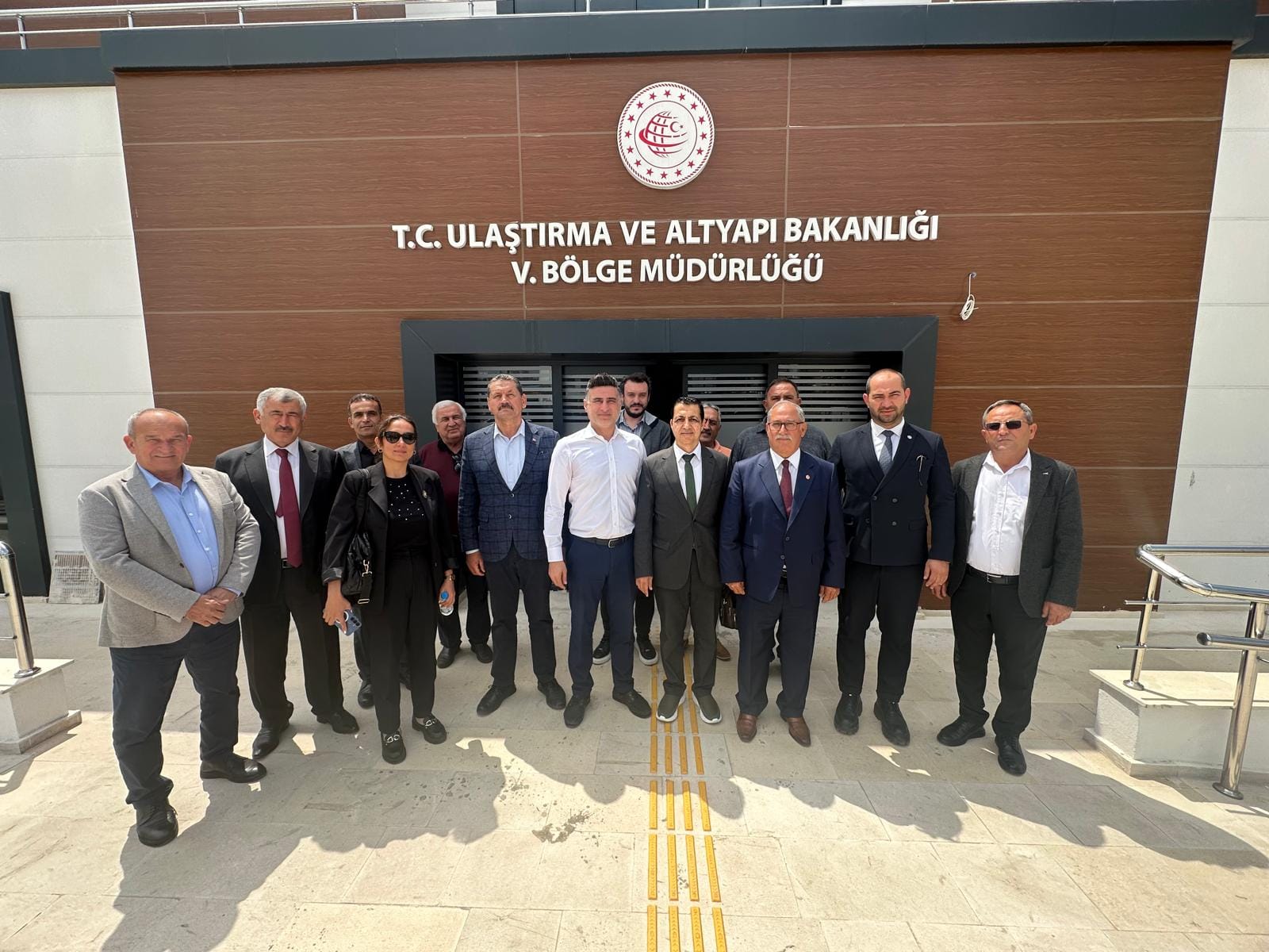 YUMSİAD ve beraberindeki heyet, Ulaştırma ve Altyapı 5. bölge müdürü Doğan Yanar’ı ziyaret etti.