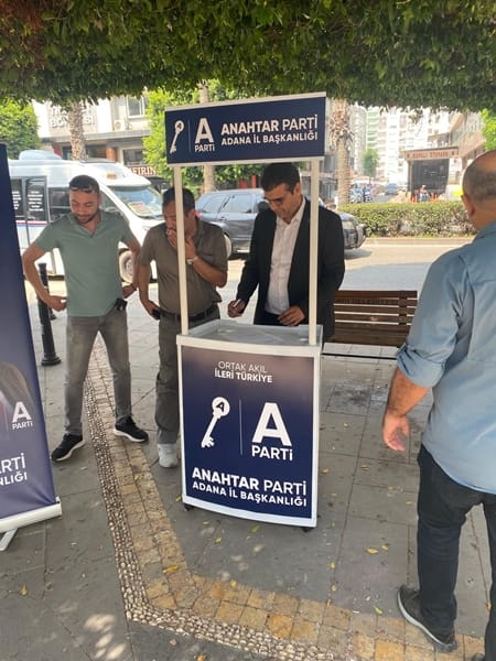 Adana’da Siyasetin Yeni Yüzü: Anahtar Parti Sahaya İndi