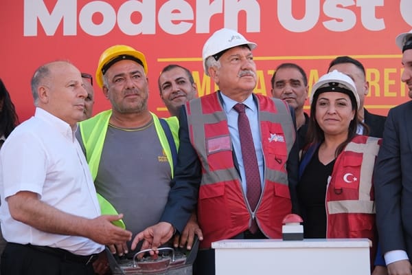 Başkan Zeydan Karalar’dan hemşehrilerine hizmet yağmuru sürüyor