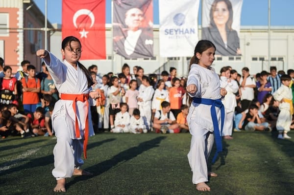 SEYHAN’DA BİNLERCE ÇOCUK SPOR İLE BULUŞUYOR