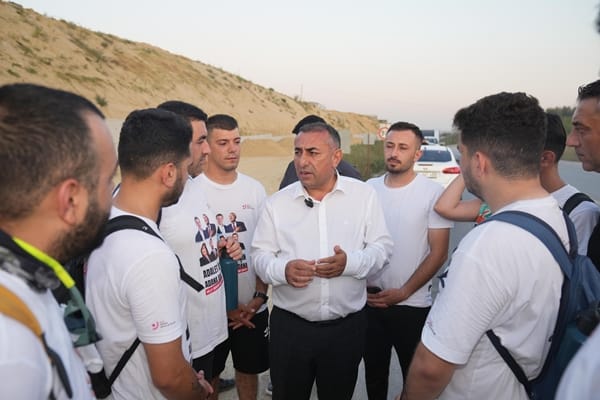 Güngör Geçer’den Özgürlük Yürüyüşü’ndeki gençlere destek