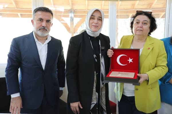 Zengin: “Adana hak ettiği değeri görmüyor”