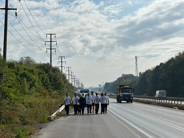 Zeydan Karalar için Özgürlük Yürüyüşü başlatan gençlere Hendek’te sanatçı Süavi katıldı
