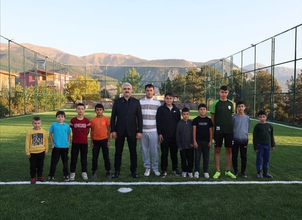 Başkan Avan Fındıklı Mahallesinde Halı Saha Açılışı Yaptı