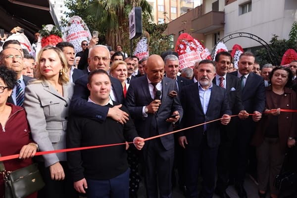 MHP Çukurova İlçe Başkanlığı’nın yeni teşkilat binasının açılış töreni muhteşem bir ilgiye sahne oldu.