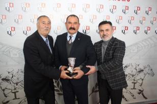 Anadolu Gazetecileri ve Spor Yazarları Derneği Adana Şubesi Koşusu’nu Katı Zamanı kazandı.