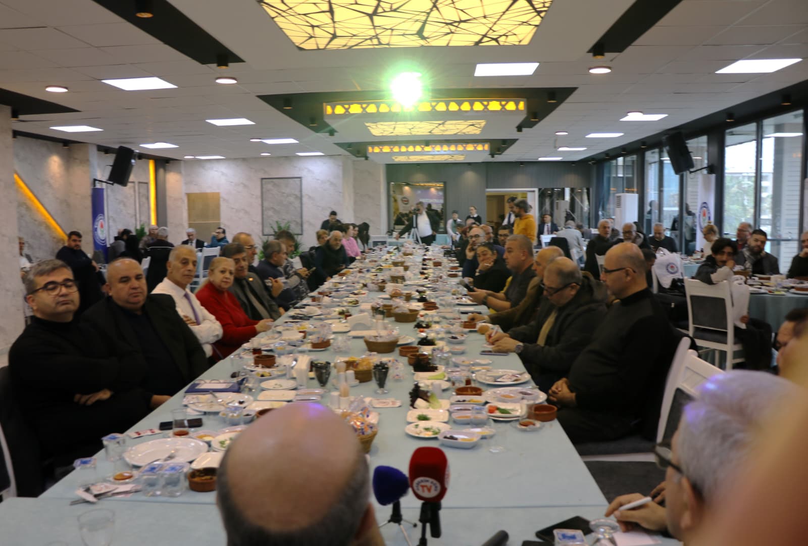 EĞİTİM-BİR-SEN ADANA ŞUBESİ GAZETECİLERİ UNUTMADI