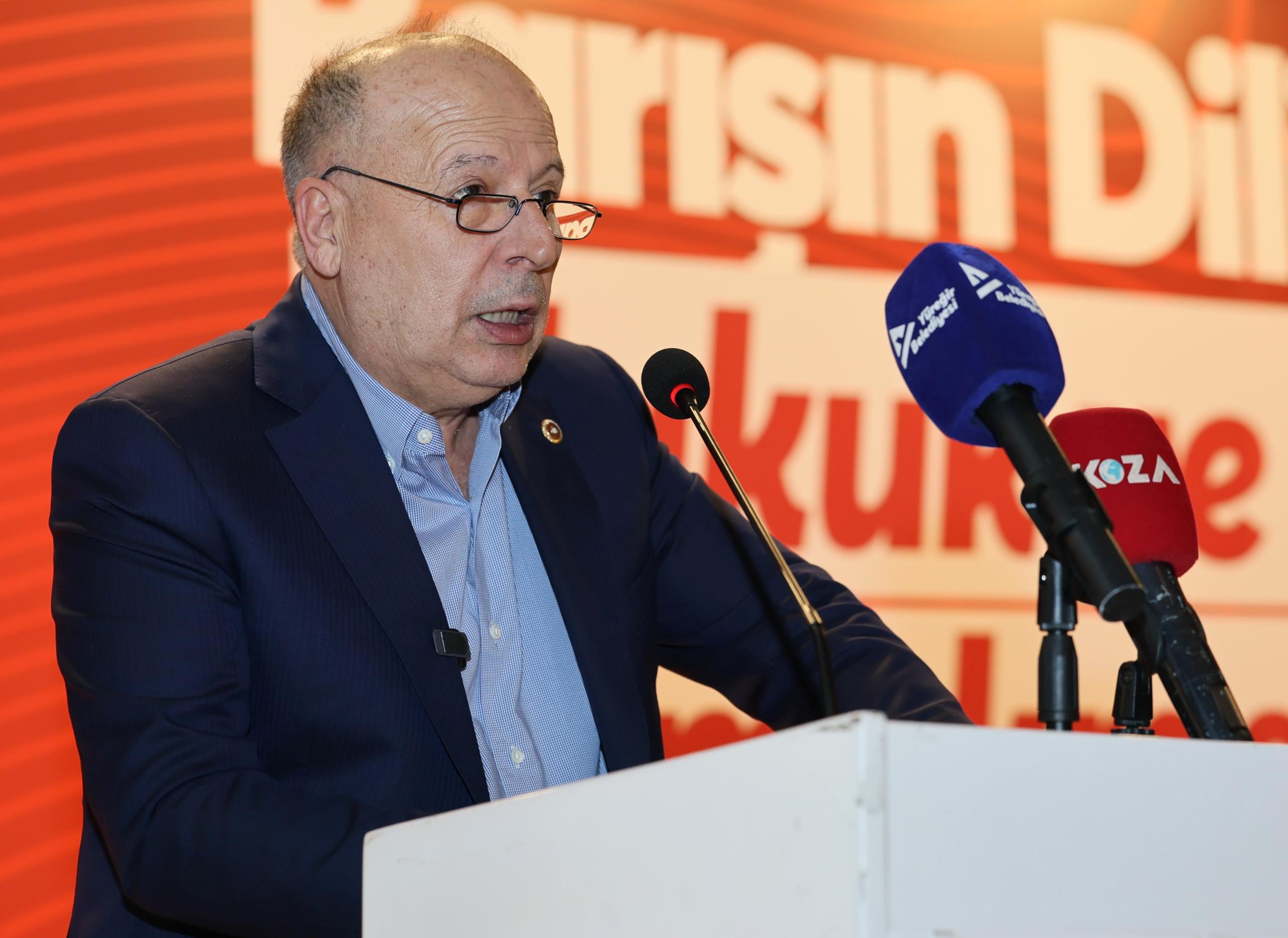 YÜREĞİR’DE “BARIŞIN DİLİ HUKUK VE DEMOKRASİ OLMALI” KONFERANSI