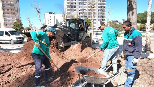 Ceyhan Belediyesi Başkan Vekili Yıldız Esnaf Ve Vatandaşla Buluşmalarını Sürdürüyor