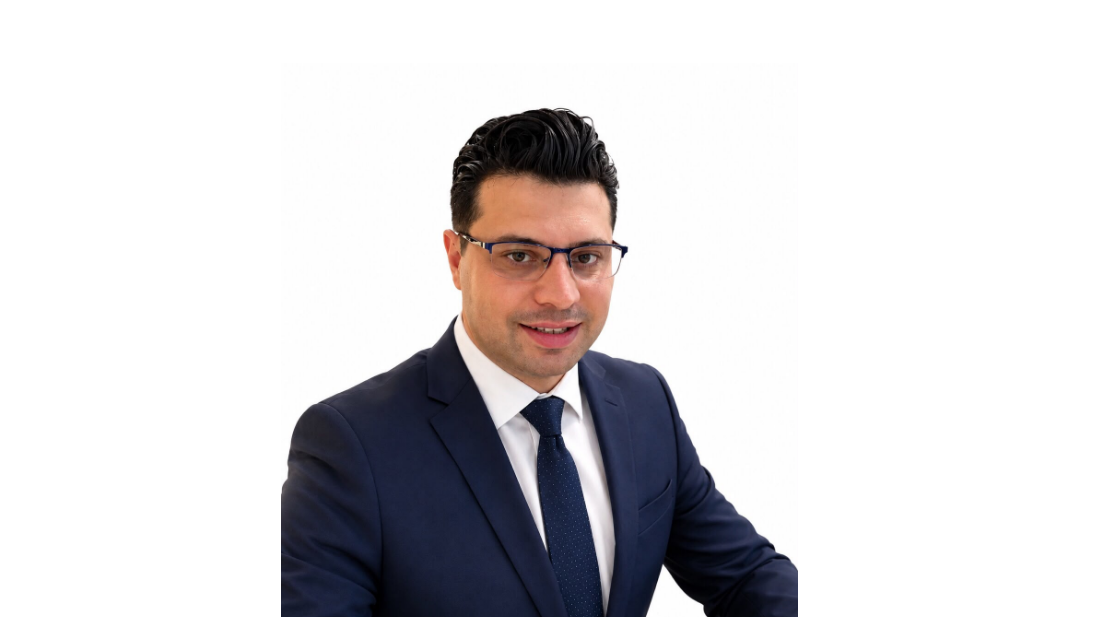 Sezer Zerentürk, CHP Çukurova İlçe Başkanlığı adaylığını ilan etti.