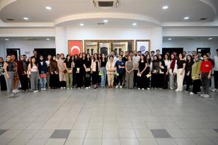 SEYHAN BELEDİYESİ’NİN EĞİTİM DESTEĞİ MEYVELERİNİ VERİYOR